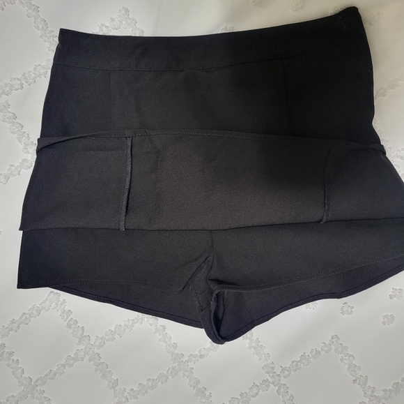 Le Lis Black super cute side zip skort size small NWT!!! From vici - Picture 6 of 7